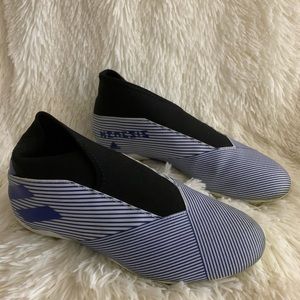 Adidas Nemeziz laceless cleats